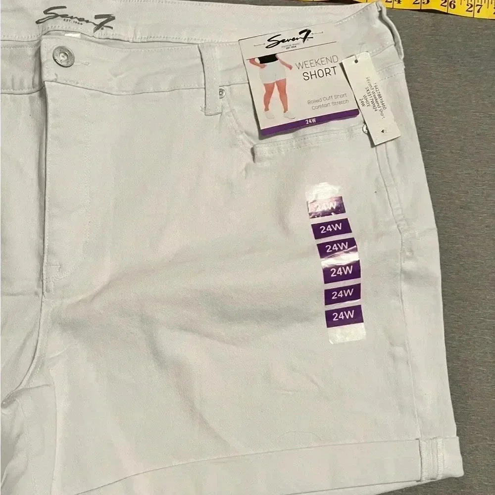 Seven7  rolled cuff White shorts size 24W comfort stretch material NWT women’s - Picture 2 of 4